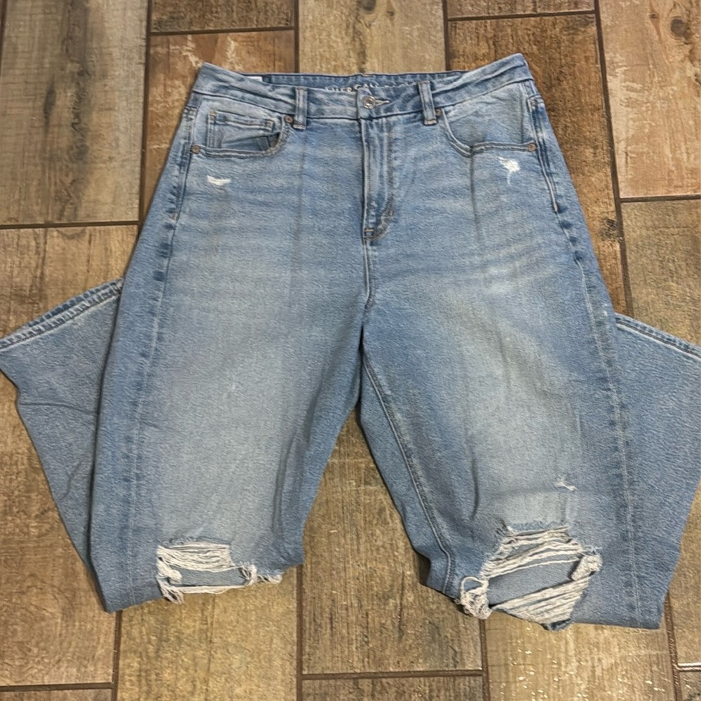 American Eagle curvy mom